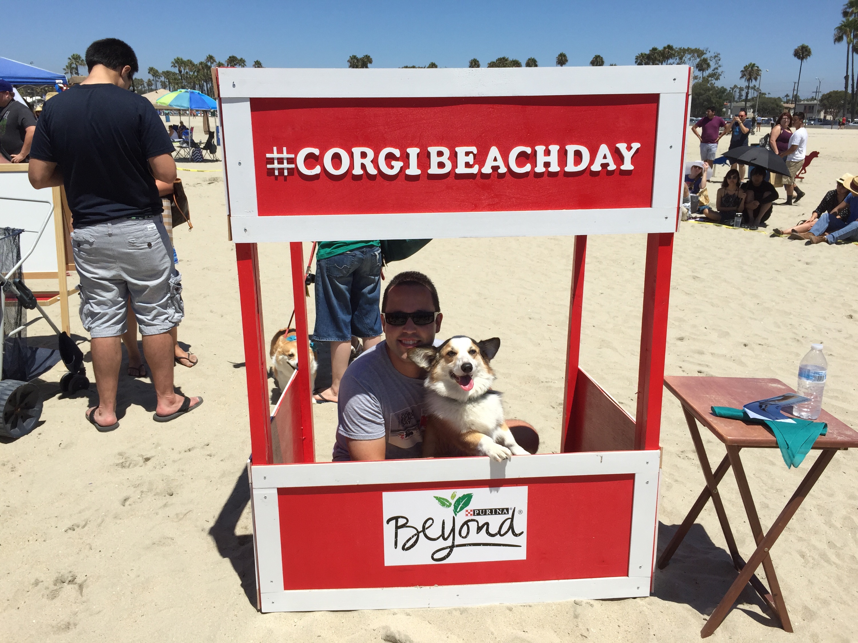 Moka and Sean at Summer Corgi Beach Day